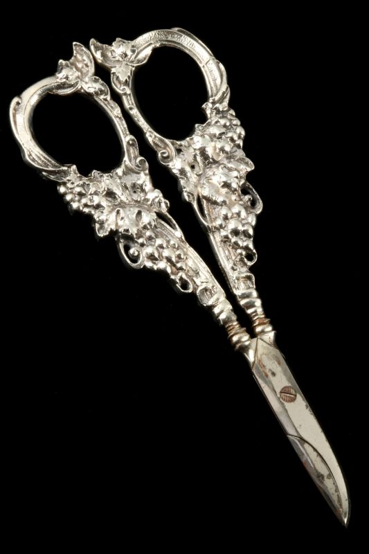 A PAIR CIRCA 1900 GRAPE SHEARS