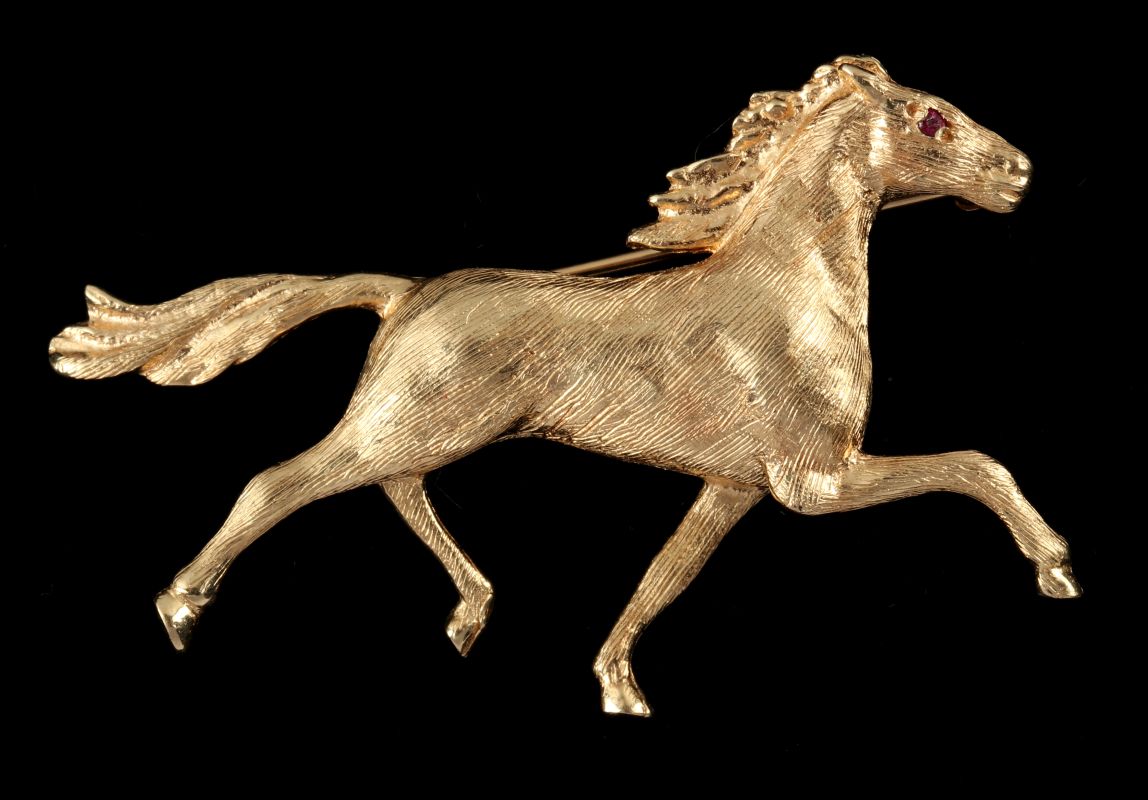A 14K SOLID GOLD FIGURAL HORSE BROOCH