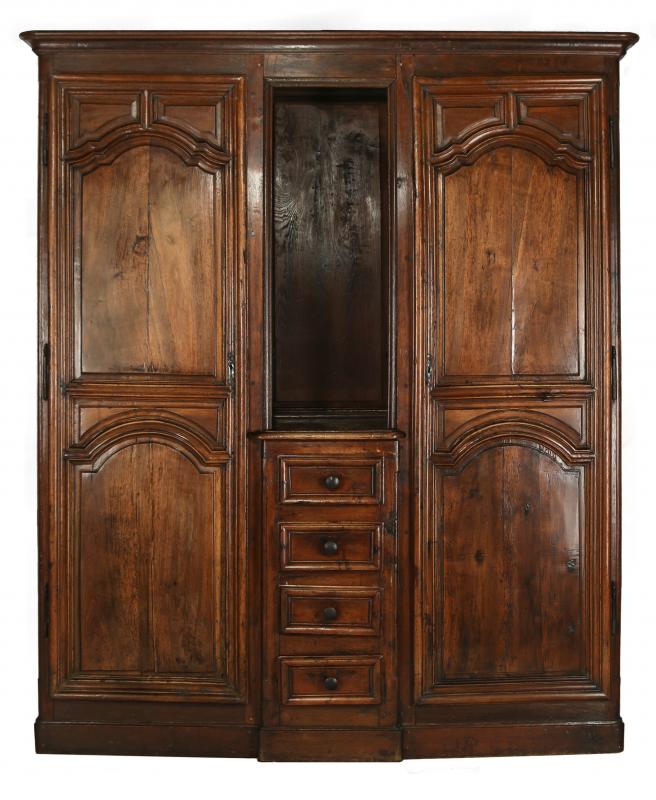 A LATE 18TH C. EARLY 19TH C. FRENCH DOUBLE ARMOIRE