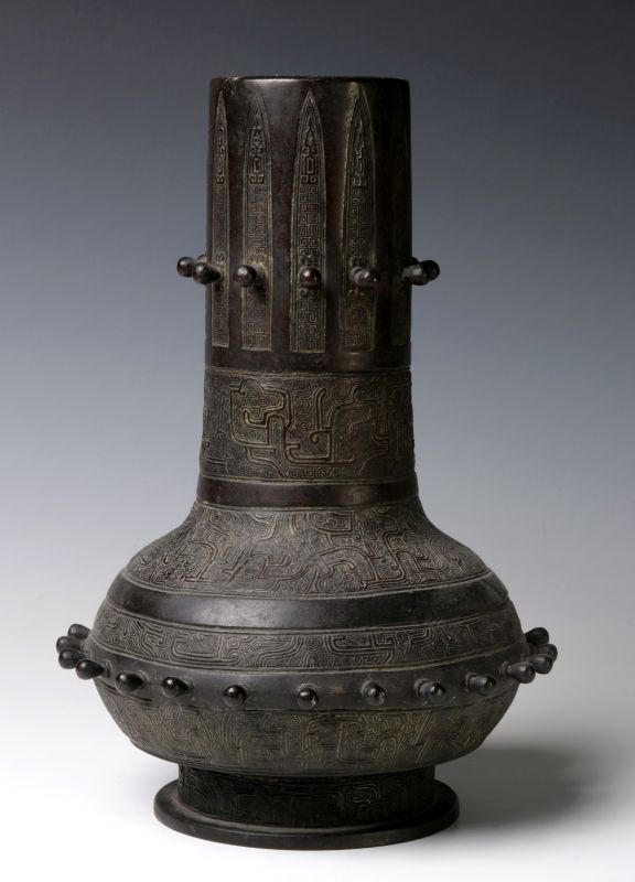 A GOOD 18TH C. CHINESE ARCHAIC STYLE BRONZE VASE 