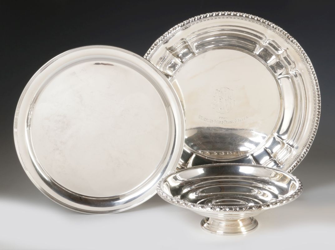 AN ESTATE LOT OF STERLING SILVER HOLLOWARE