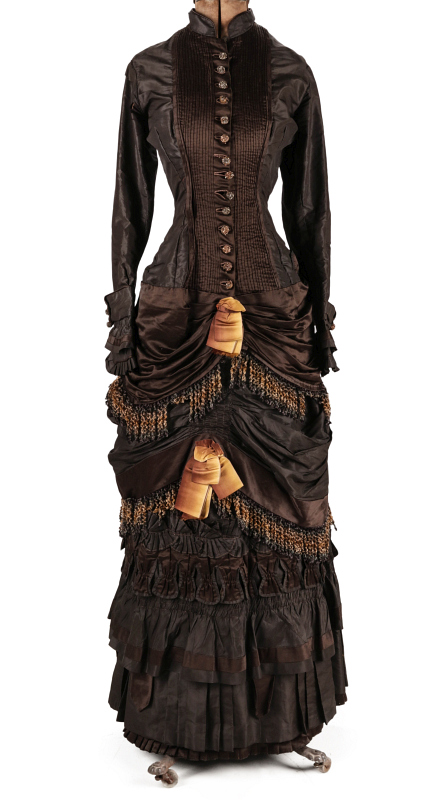 A CIRCA 1880 VICTORIAN SILK BUSTLE DRESS