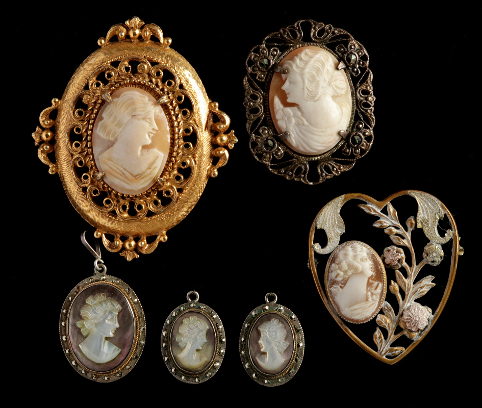 COLLECTION OF VINTAGE CAMEO PENDANTS AND BROOCHES