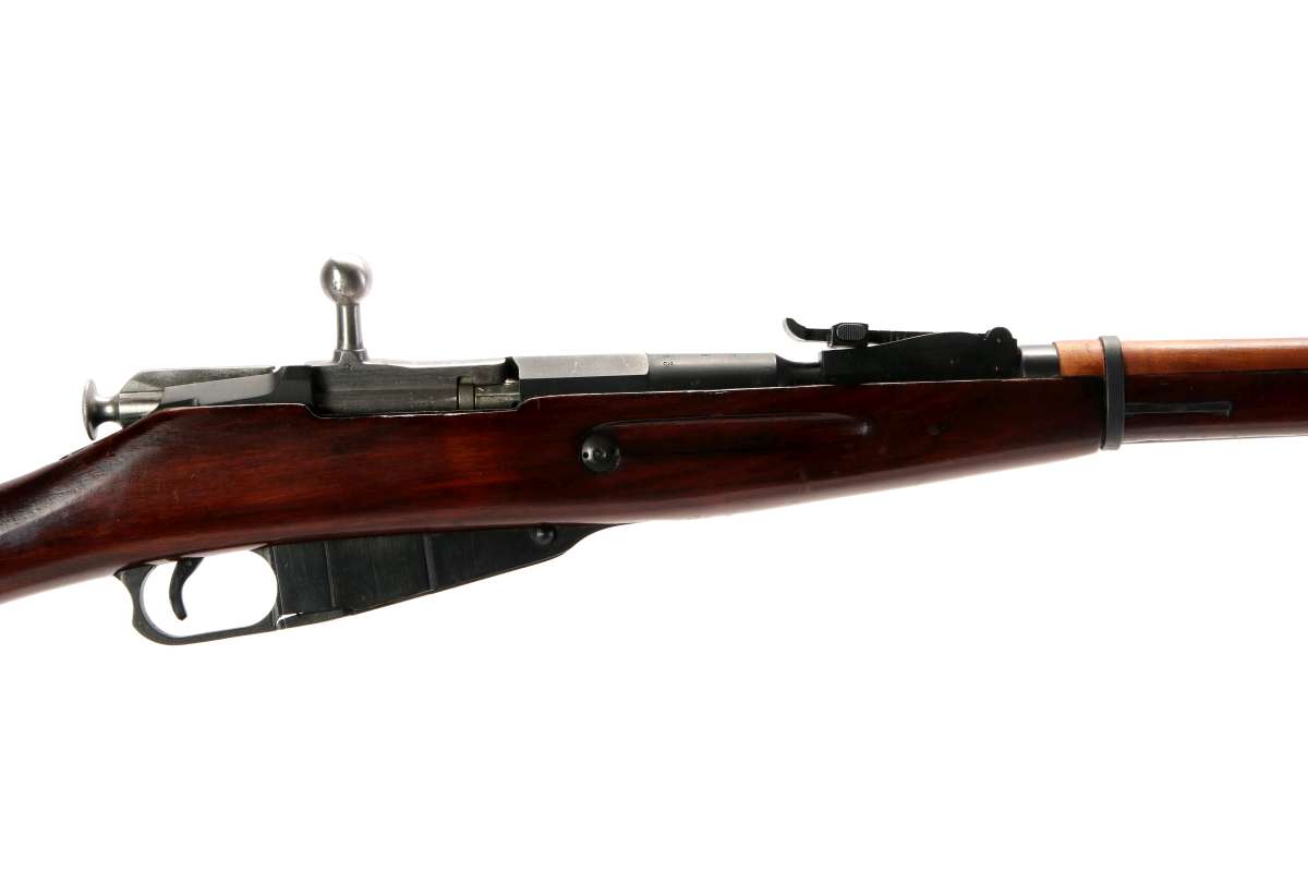 A RUSSIAN MODEL M91/30 MILITARY RIFLE 7.62X54R