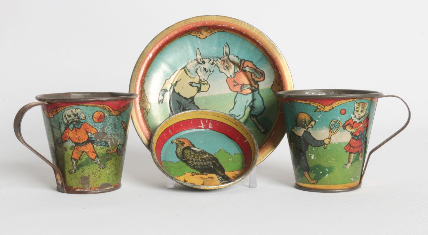 CHILDREN'S TIN LITHO TEA CUPS AND SAUCERS
