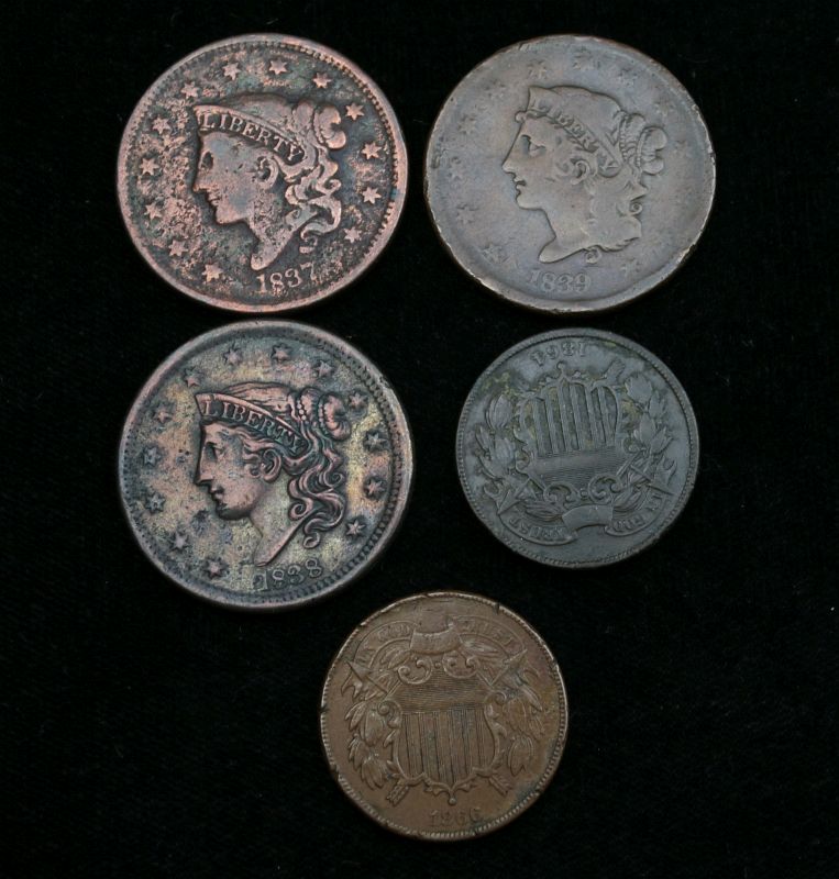A GROUP OF LARGE CENT AND TWO CENT COINS