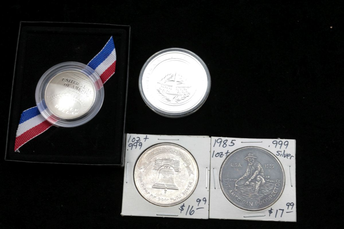 A GROUP OF SILVER ROUNDS