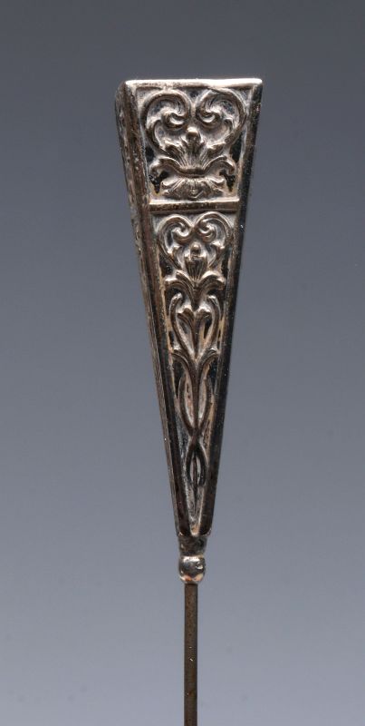 A VICTORIAN ANTIQUE STERLING SILVER HAT PIN