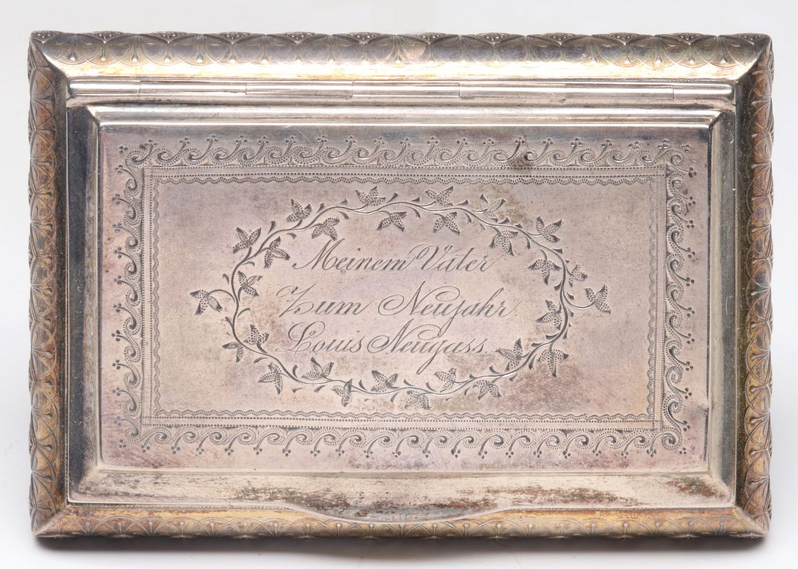 AN ANTIQUE CONTINENTAL STERLING SILVER PATCH BOX