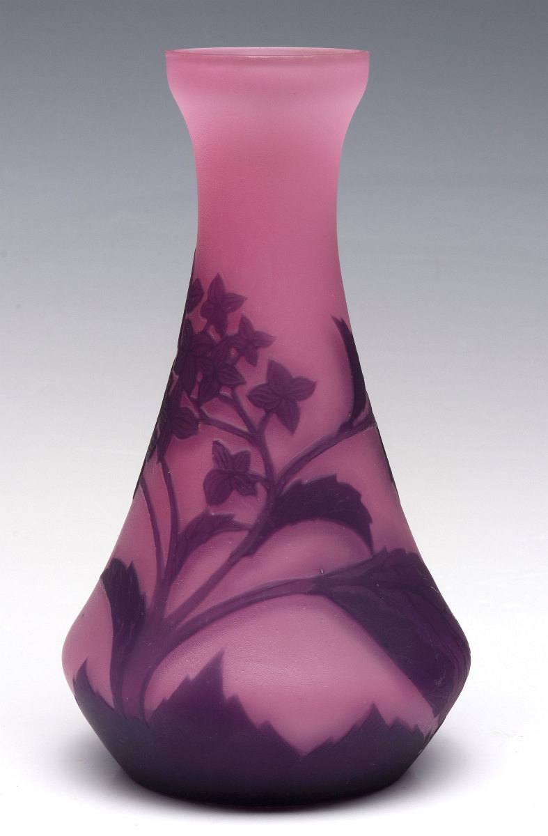 A FRENCH CAMEO GLASS VASE SIGNED RICHARD