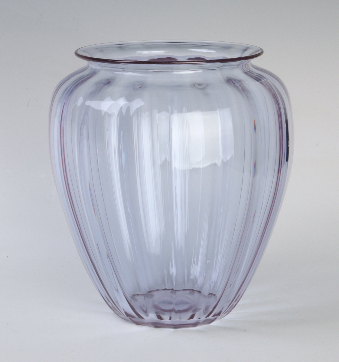 A STEUBEN ART GLASS VASE IN RARE COLOR 'WISTERIA'