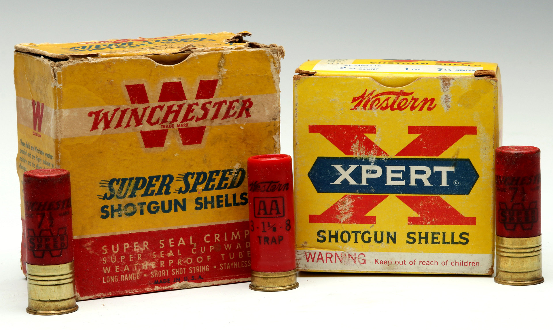 WINCHESTER 12 GAUGE SHELLS IN A VINTAGE BOX
