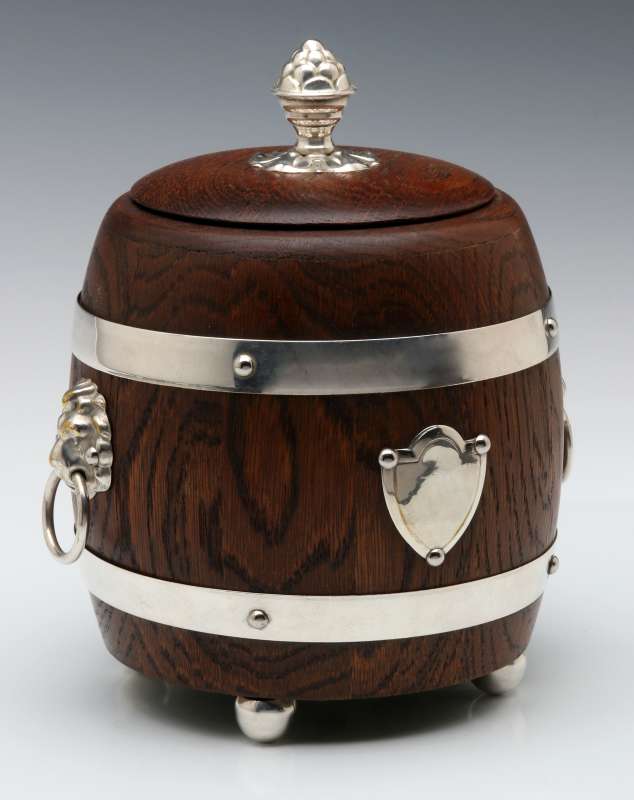 AN EARLY 20TH CENTURY ENGLISH OAK BISCUIT BARREL