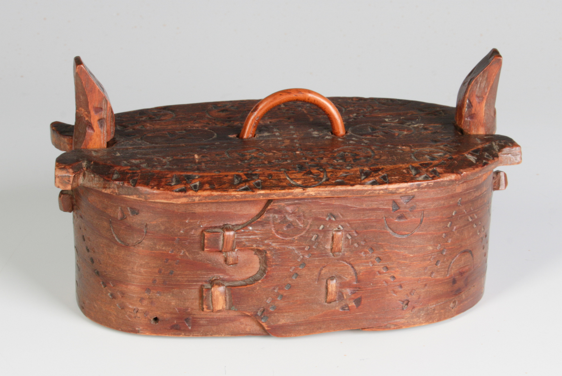 A SMALL CARVED SCANDINAVIAN TINE OR BRIDE'S BOX