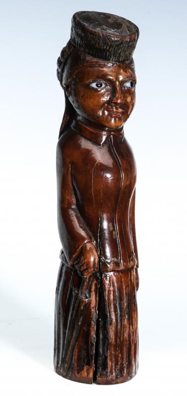 A 19TH CENTURY CARVED WOOD WALKING STICK HANDLE