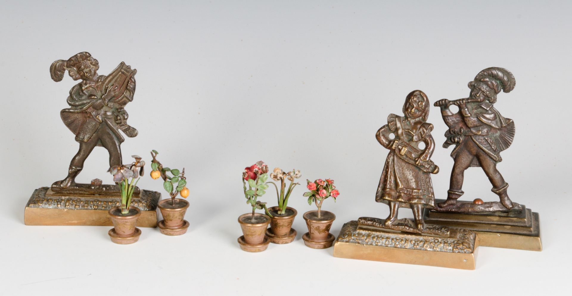 A GROUP OF SMALL EARLY 20THC. CAST BRONZE OBJECTS