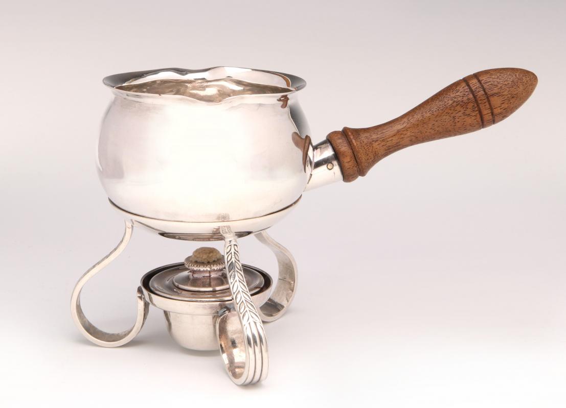 AN EARLY 20TH CENTURY SILVER PLATED BRANDY WARMER
