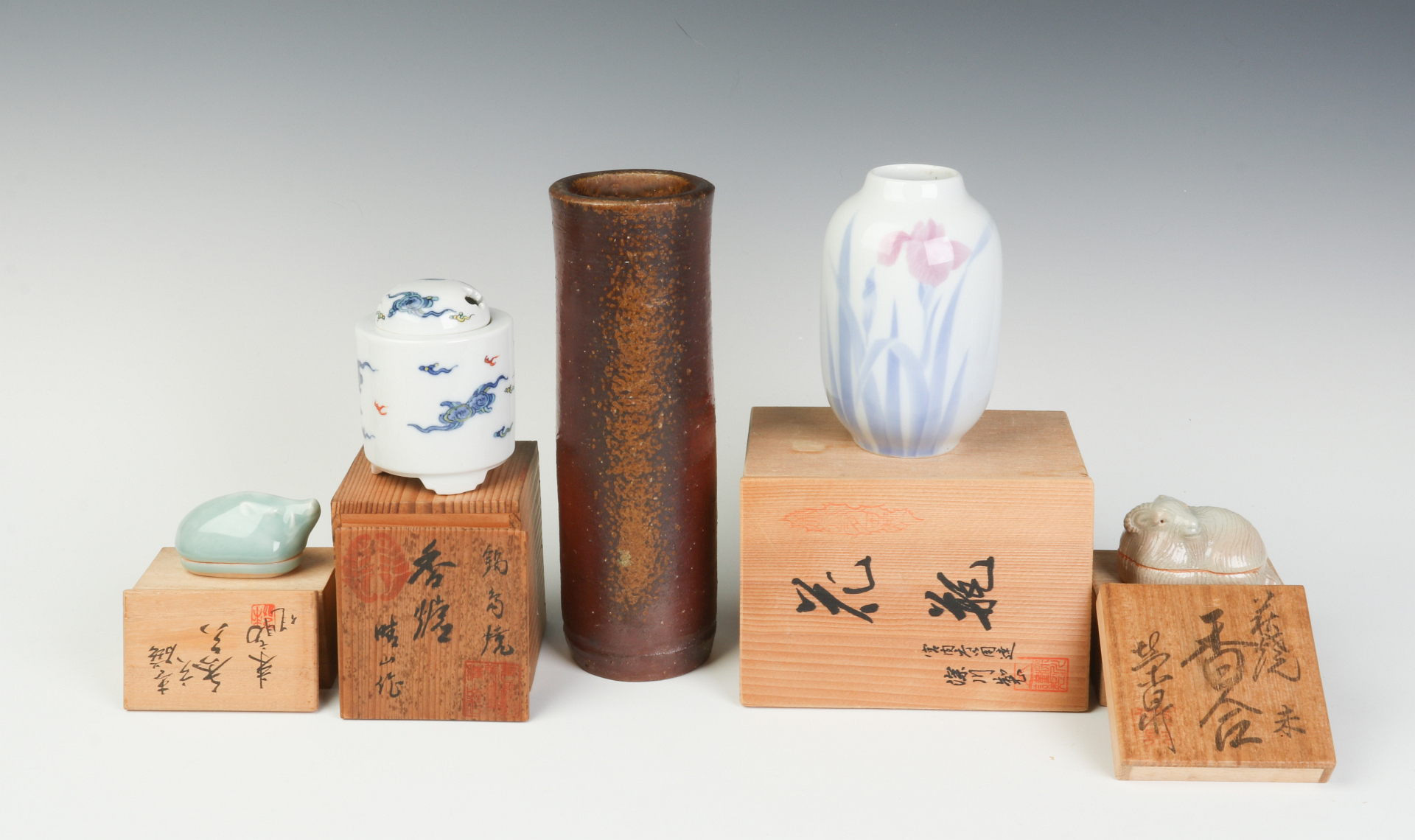 LATE 20TH C. JAPANESE STUDIO POTTERY AND PORCELAIN