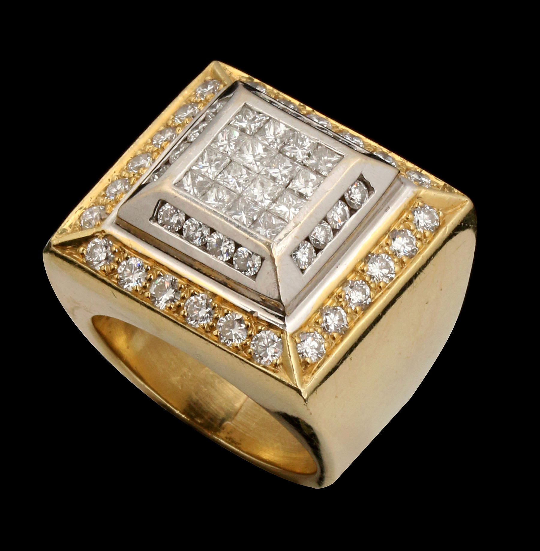 A GENT'S 18K DIAMOND RING APPROX 4.8 CARATS TOTAL 