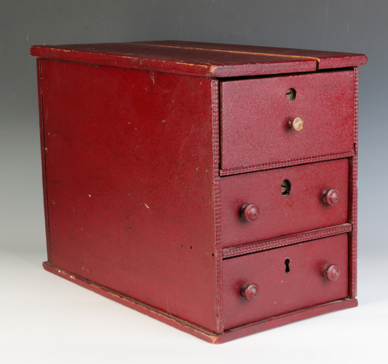 A RED FOLKY BANK OF DRAWERS, THREE DRAWER SET