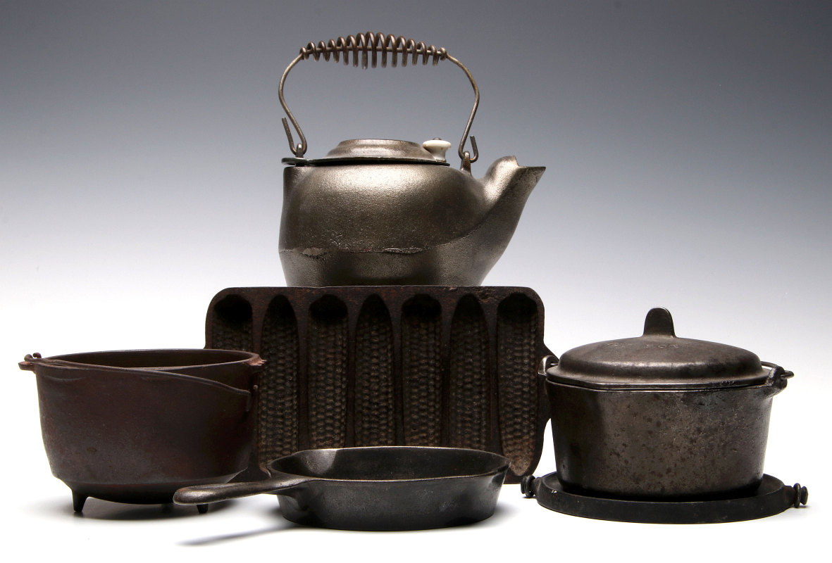 WAGNER WARE MINIATURE CAST IRON COOKWARE SAMPLES