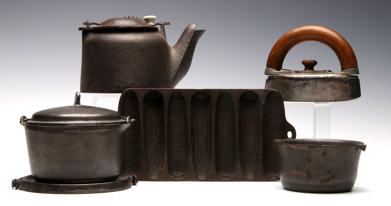 WAGNER WARE MINIATURE CAST IRON COOKWARE SAMPLES
