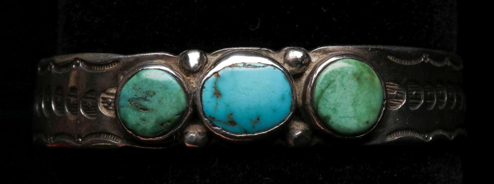 A GOOD OLDER NAVAJO STERLING CUFF WITH TURQUOISE