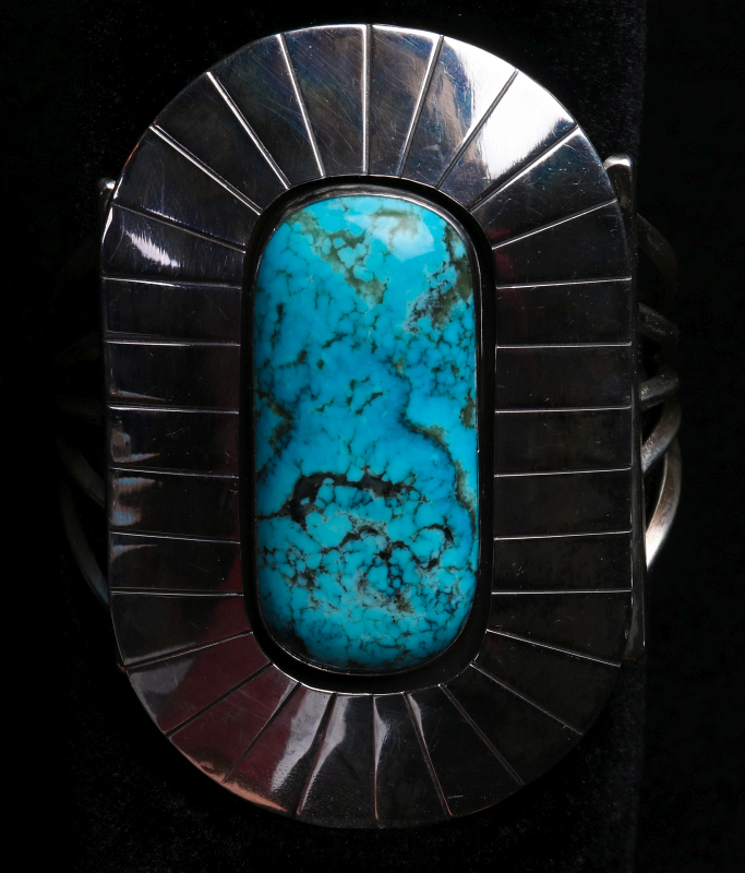 A LARGE NAVAJO STERLING & TURQUOISE CUFF BRACELET