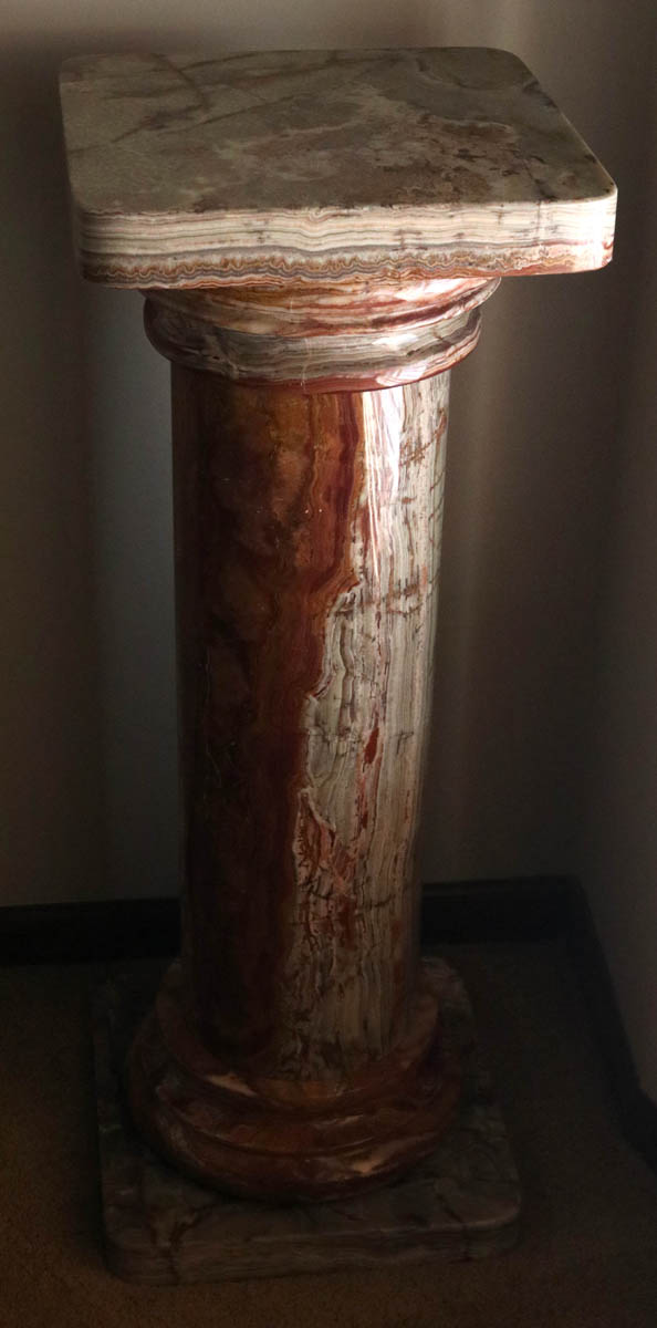 A HANDSOME PAIR OF LARGE POLISHED ONYX PEDESTALS