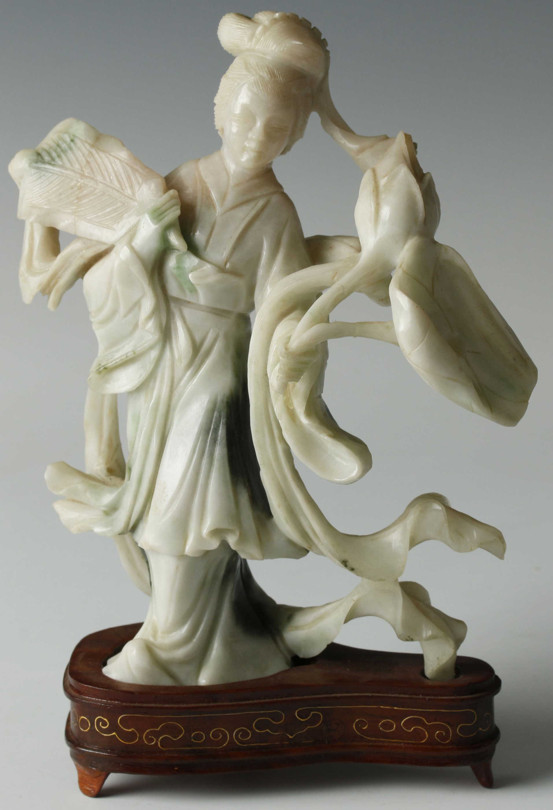 A CHINESE CARVED HARDSTONE FIGURINE