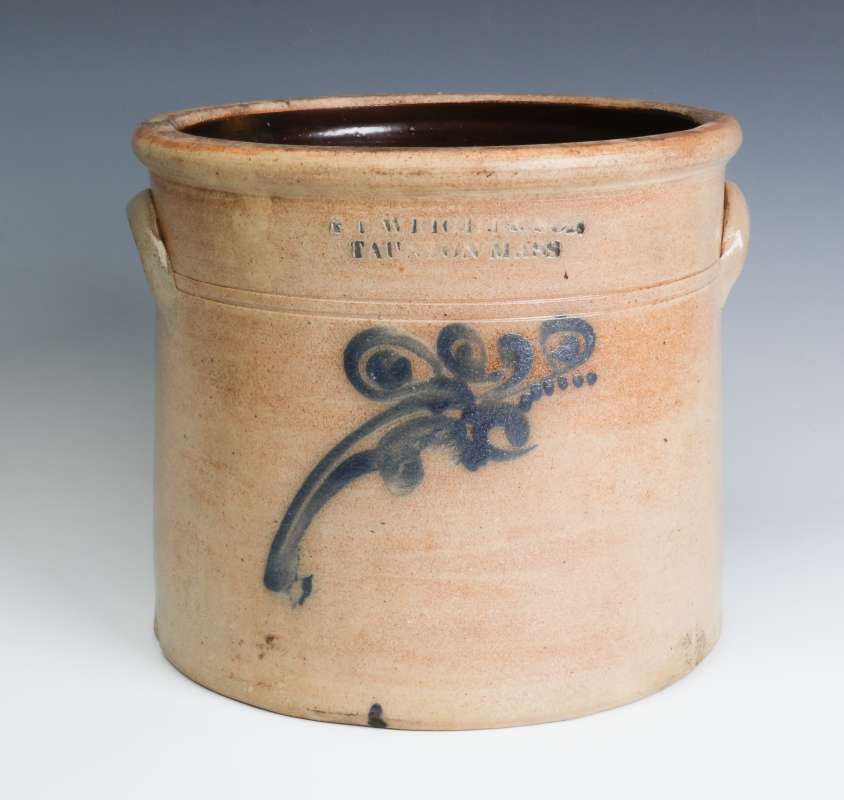 A BLUE DECORATED CROCK SIGNED WRIGHT & SON