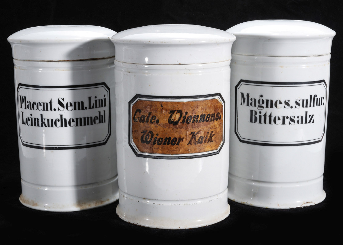 THREE 19TH C CONTINENTAL PORCELAIN APOTHECARY JARS