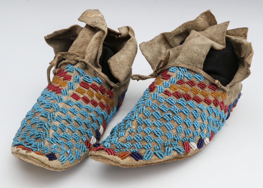 A PAIR NATIVE AMERICAN SINEW SEWN MOCCASINS C 1900