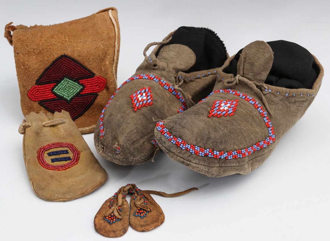 EARLY 20TH C. NATIVE AMERICAN BEADED HIDE ITEMS