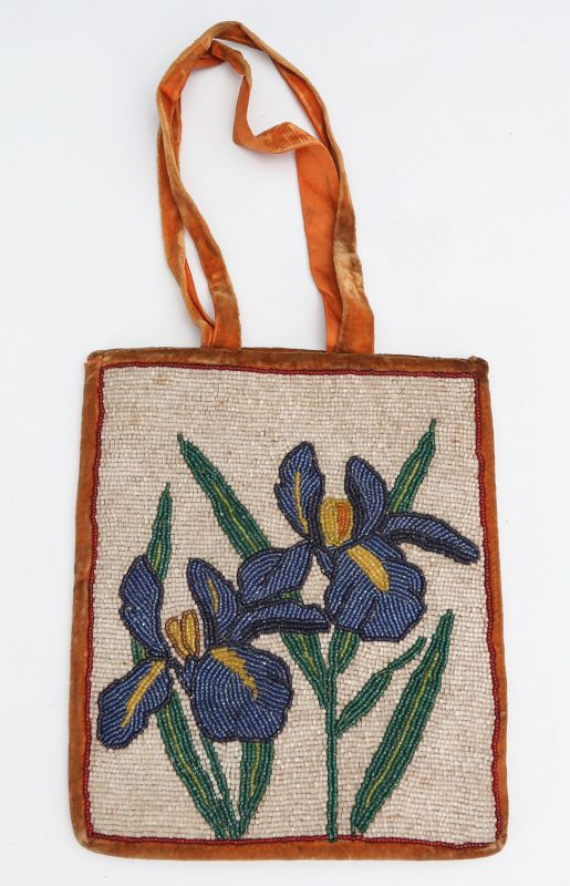 AN EARLY TO MID 20TH C. NEZ PERCE BEADED BAG