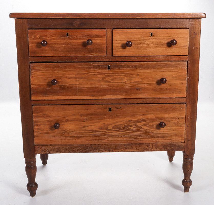 A 19TH C. AMERICAN FOUR DRAWER PINE CHEST