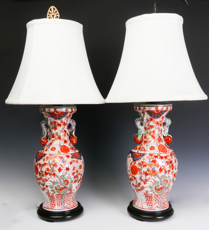 A PAIR FINE 19TH CENT. IMARI VASES AS TABLE LAMPS