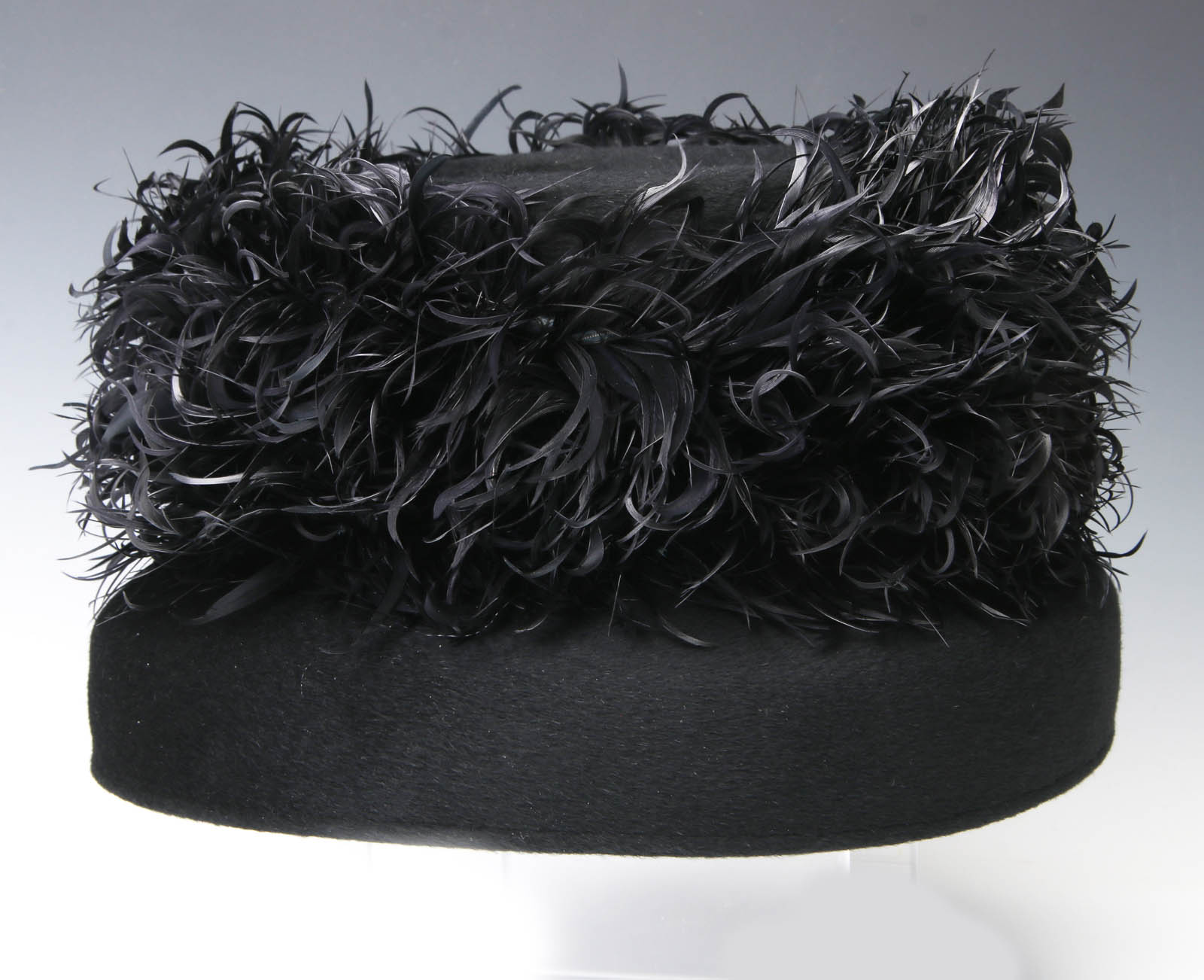 A PHILIP TREACY FEATHERED LADIES' CLOCHE HAT