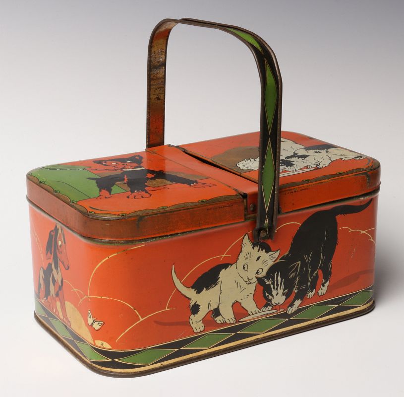 A CHILD'S TIN LITHO LUNCH PAIL WITH KITTENS