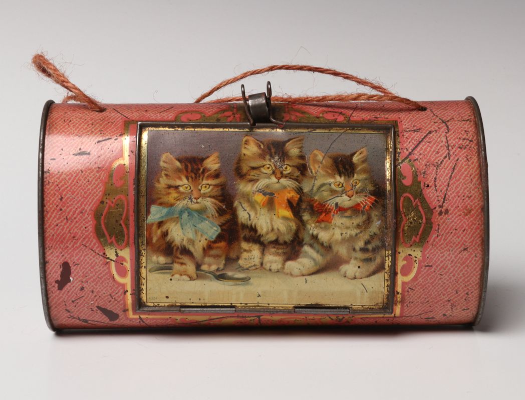 A GOOD VICTORIAN TIN LITHO VASCULUM WITH KITTENS