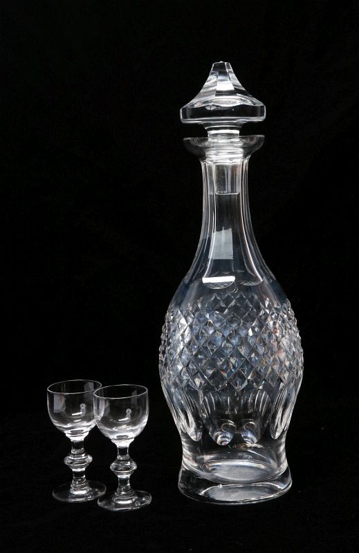 A WATERFORD IRISH CRYSTAL DECANTER