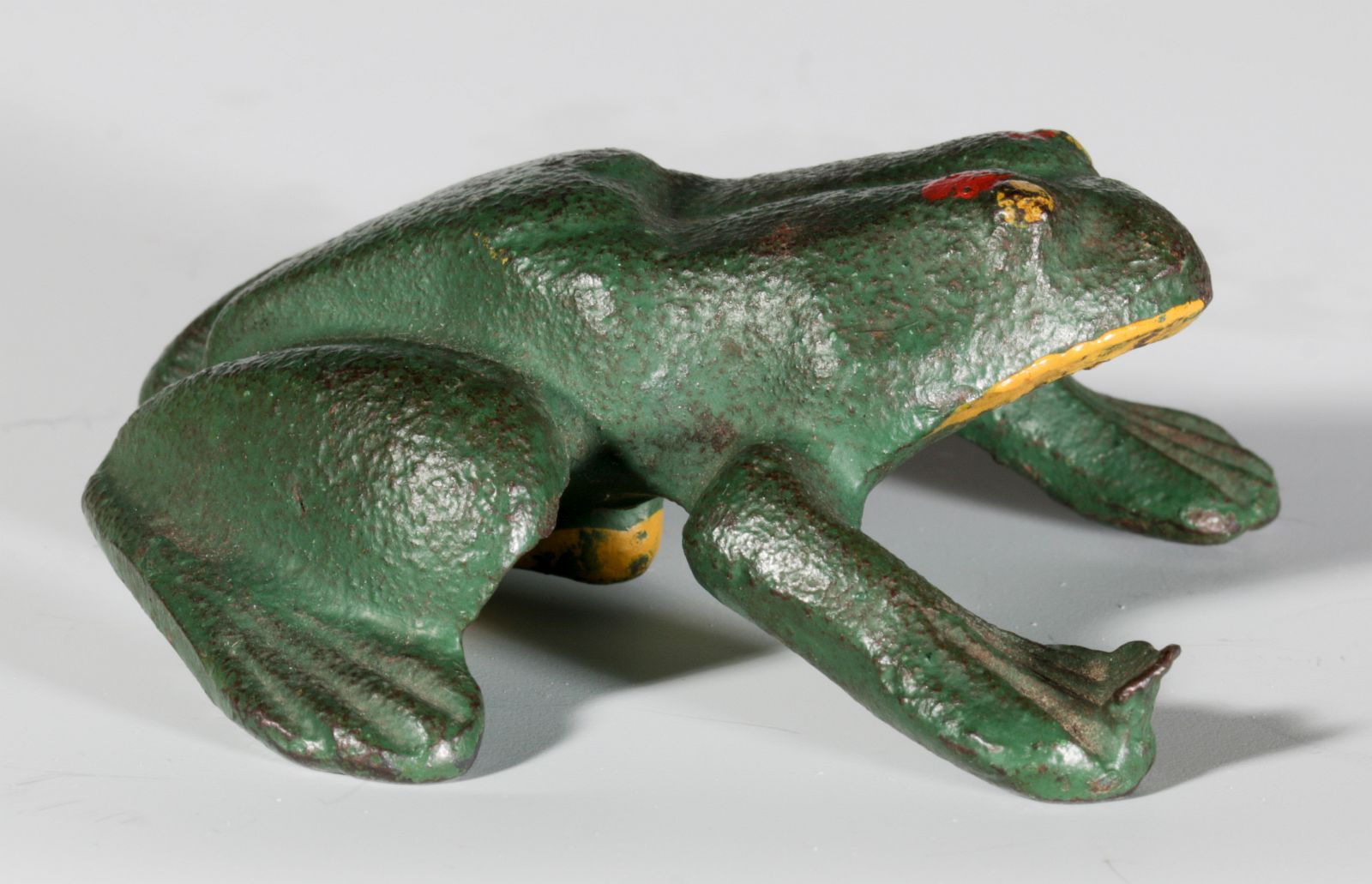 A VINTAGE FROG NOVELTY PAPERWEIGHT