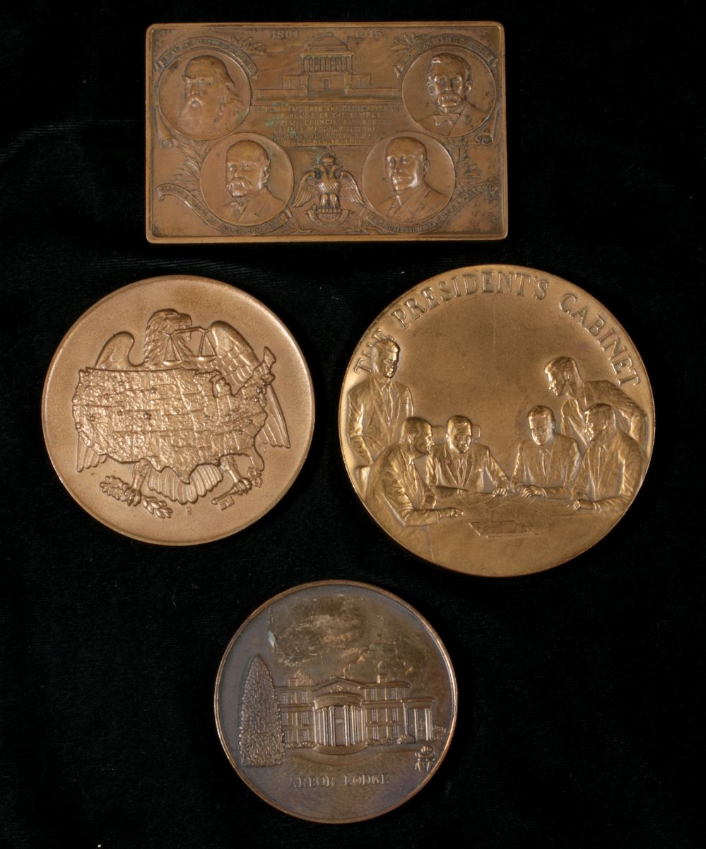 VARIOUS VINTAGE BRONZE TABLE MEDALS