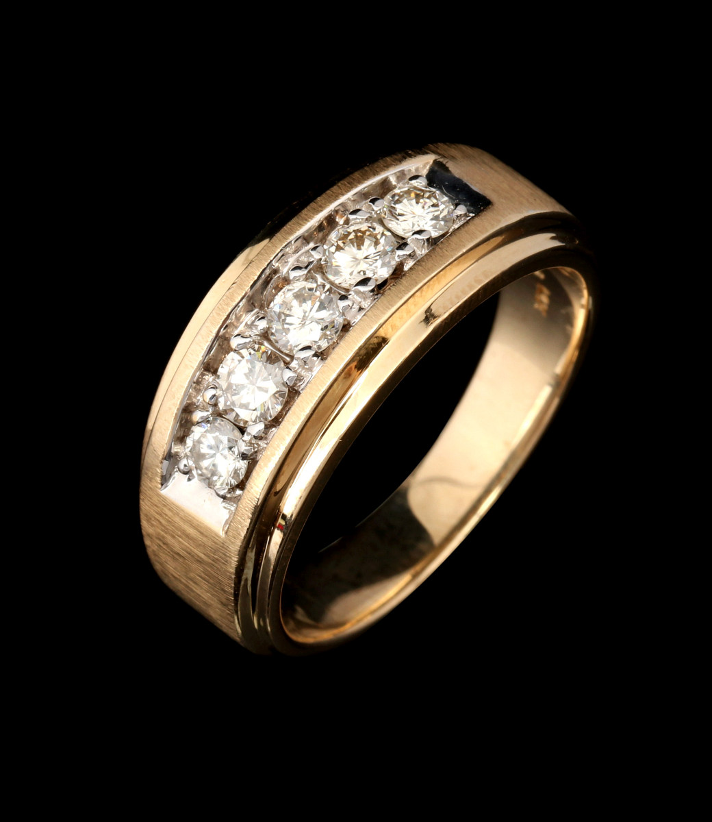 GENT'S 14K GOLD AND DIAMOND BAND APPROX 1.25 CT. T.W.
