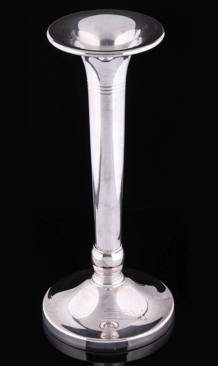 A UNION PACIFIC BUD VASE WITH WINGED STREAMLINER