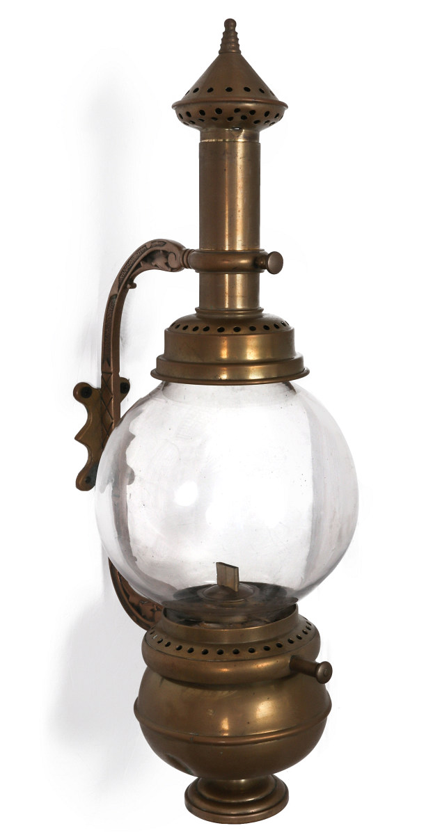 A 19TH CENTURY BRASS RAILCAR SIDE OIL LAMP