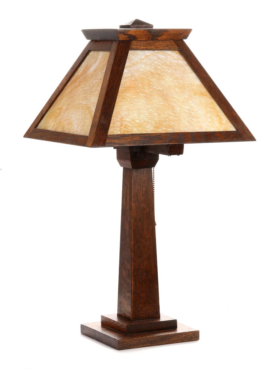 AN EARLY 20TH CENTURY OAK MISSION STYLE TABLE LAMP