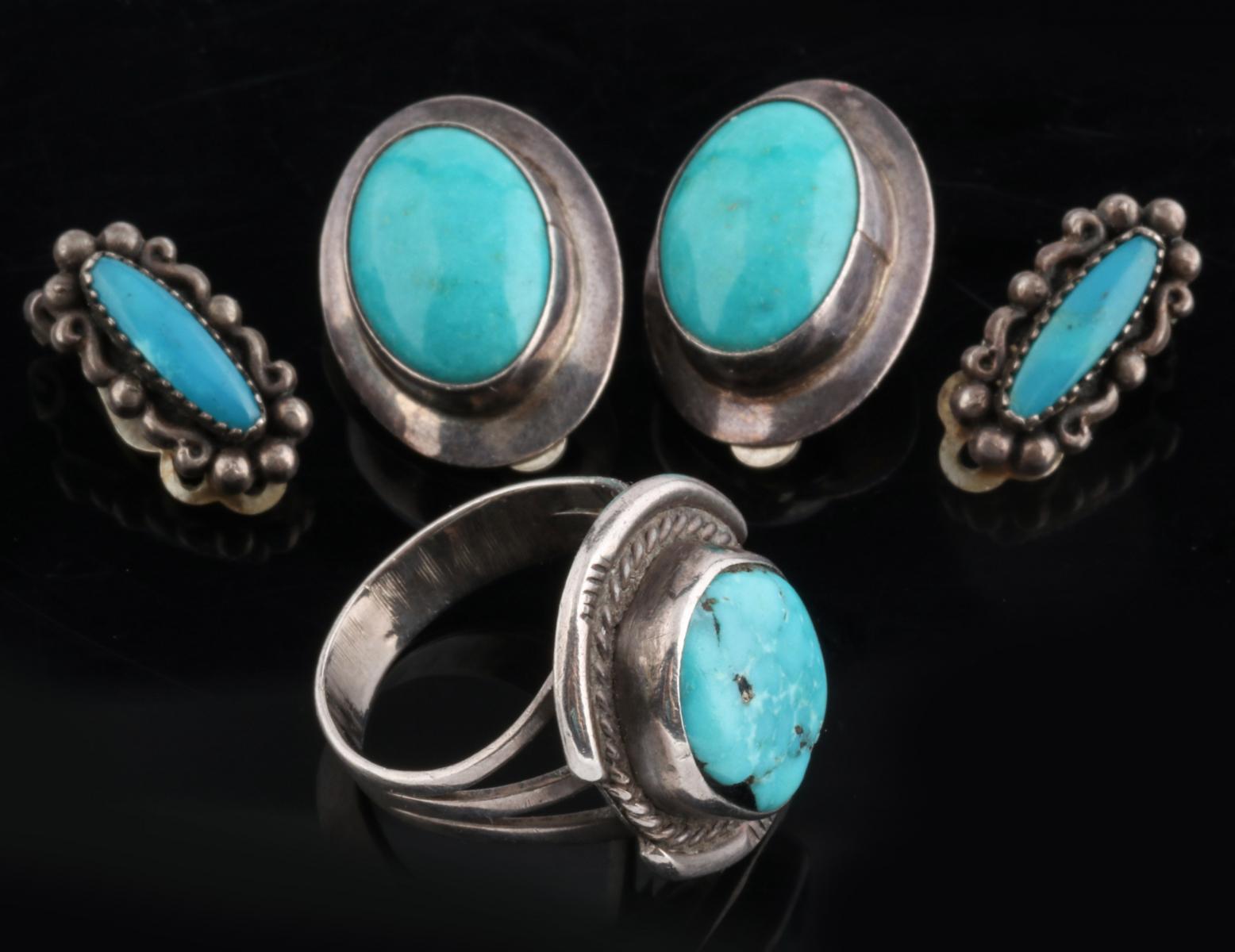 A COLLECTION OF STERLING & TURQUOISE JEWELRY