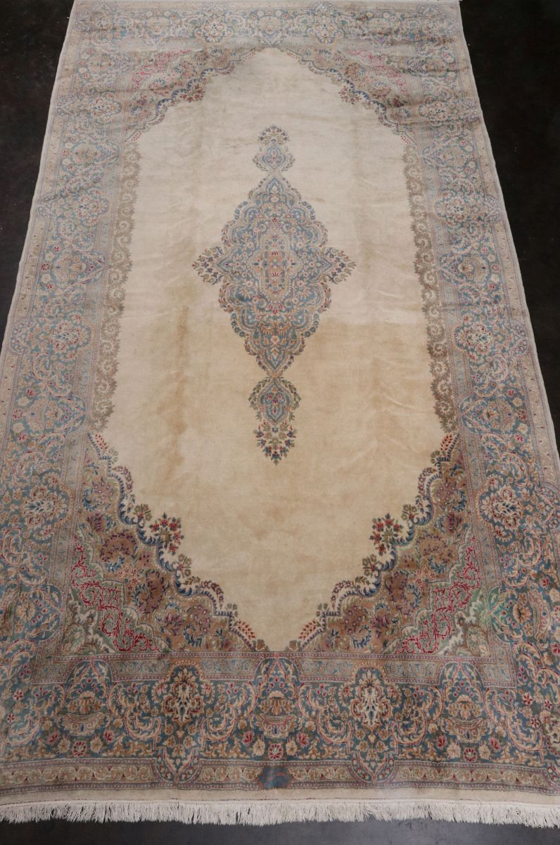 A ROOM SIZED KIRMAN PERSIAN HAND MADE RUG