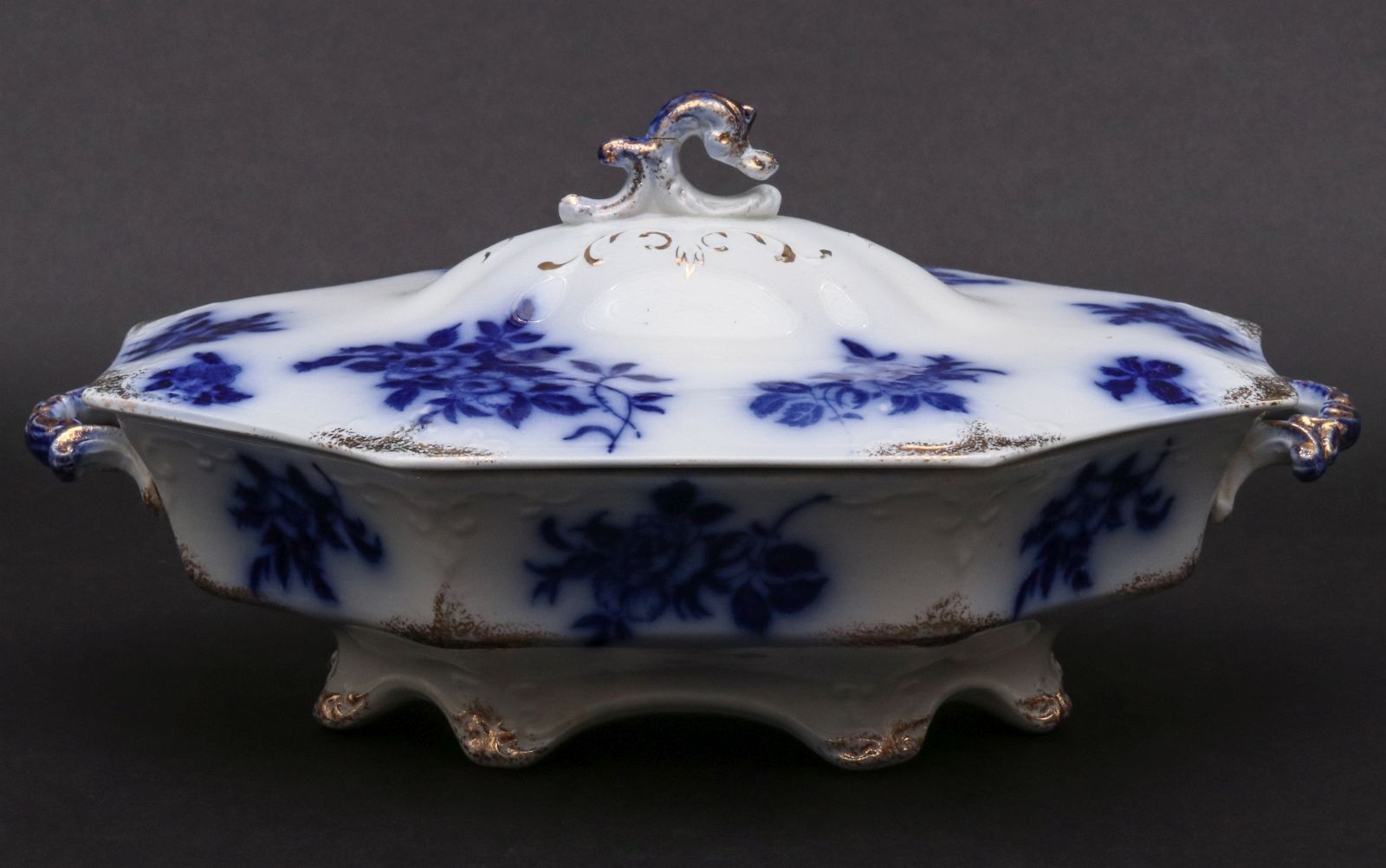 A FLOW BLUE 'GIRONDE' COVERED VEGETABLE DISH
